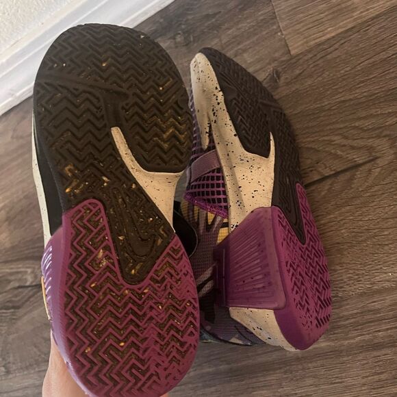 Nike LeBron Witness 7 'Lakers' Kids size 13 C - Picture 3 of 6